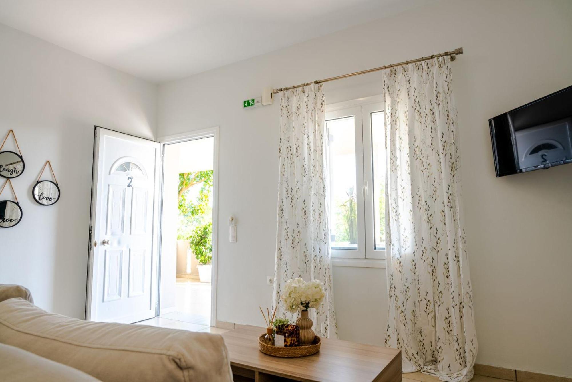 Tesys Studios And Apartments لاغاناس الغرفة الصورة